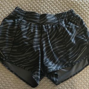EUC lululemon hotty hot LR 4” short